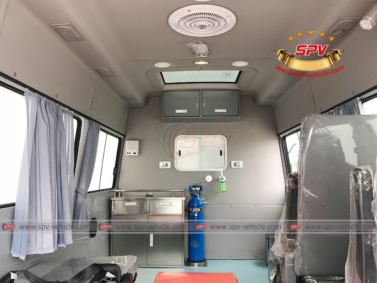 Ambulance IVECO - Inside detail 03